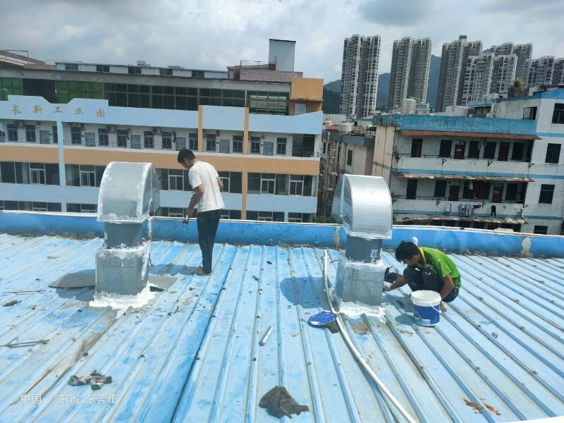 松滋钢结构屋面涂料维修方法